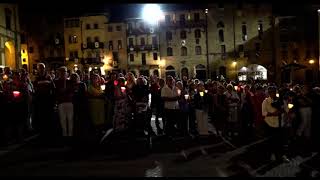 Il saluto del Vescovo Andrea durante la fiaccolata dalla Pieve di Arezzo a Piazza Grande [upl. by Hada]