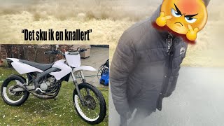 SUR ÆLDRE MAND TROR MIN GEARMASKINE ER EN MOTORCYKEL MÅLER TOPFART PÅ MIN DERBI SENDA [upl. by Brace162]