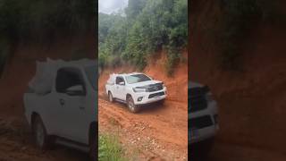 Toyota Hilux 2017 en ascenso 🦾  Pasión OffRoad 4x4 shorts [upl. by Notsek]