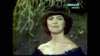 Mireille Mathieu et les Petits Chanteurs  quotUn enfant viendraquot et quotLe village oubliéquot 1979 [upl. by Tanny109]