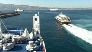 Traffico traghetti Stretto di Messina  la quotsgommataquot catamarano [upl. by Hoeve]