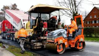 Einbau einer nahtlosen Asphaltdeckschicht mit den Fertigern Demag DF 125 und Atlas Copco SD 2500 WS [upl. by Krystyna]