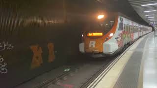 Rodalies tren civia 465 R4 dirección Terrassa con pitada incluida saludos al maquinista [upl. by Netti]