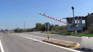 Passaggio a livello con semibarriere di via Gardizza  Conselice RA  Level Crossing  平交道口  踏切 [upl. by Halsy174]