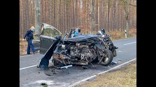 Dramatische Rettungsaktion nach schweren Verkehrsunfall  Person über 1 Stunde schwerst eingeklemmt [upl. by Lennon]