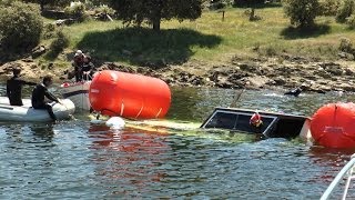 Reflotamiento de un barco hundido en el Embalse de Santa Teresa [upl. by Ramoj179]