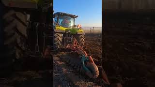 CLAAS ARION 530 οργωνει κτημα πού καλλιεργήθηκαν σιτηρα claas farming plowing agriculture farm [upl. by Meldon]