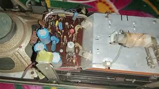 फिलिप्स के 50 साल पुराने रेडियो के अंदर देखते हैं क्या सामान लगा है inside manegement old radio [upl. by Itin]