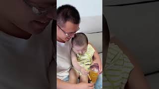 现在爸爸没点小手段都看不了孩子了！ funny cute baby [upl. by Aicyla889]