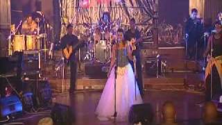 Thandiswa Nizalwa Ngobani Live [upl. by Tavy]