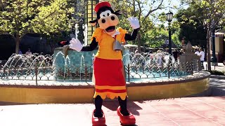 Clarabelle Cow Distanced Meet amp Greet Experience at Disney California Adventure Disneyland Resort [upl. by Jacy]