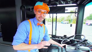 Blippi explora un autobús  Blippi Españo  Aprende Colores y Objetos [upl. by Aicemak239]