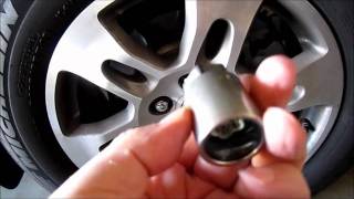 Acura OEM wheel locks Demo [upl. by Licht]