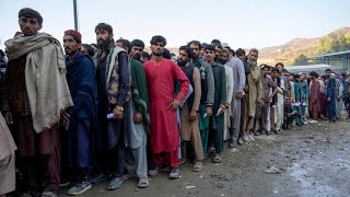 Mehr als 100000 Afghanen verlassen Pakistan [upl. by Nunci]