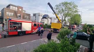 220523 Berging van in brand staande elektrische voertuig in Waddinxveen [upl. by Ahsenak]