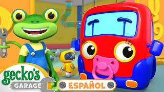 La primera visita de bebé camión  Garaje de Gecko  Carros para niños  Vídeos educativos [upl. by Eanad]