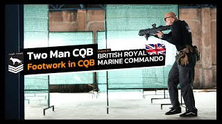 Two Man CQB  การก้าวเท้า  Buttonhook เพื่อบุกเข้าห้องใน CQB สอนโดย British Royal Marine Commando [upl. by Fabriane372]