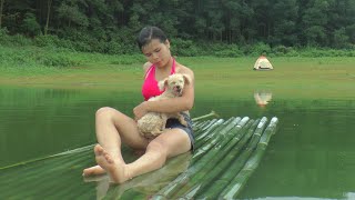 Survival Camping by the lake with my dog ​​ Making a floating raft from bamboo  Hạnh Bushcraft [upl. by Cenac65]