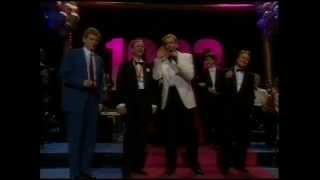 Vikingarna Lotta Engberg amp Sten Nilsson  Leende Guldbruna Ögon Live Nyårsgala 1992 [upl. by Elvie]