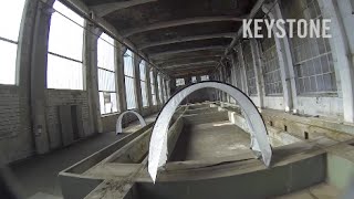 Spektakuläre Flugaufnahmen DroneRacing in der Lagerhalle  Drohne  FPV Drone Racing  Go Pro [upl. by Aleka]