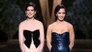 The funniest video of Meryl Streep with Anne Hathaway amp Emily Blunt  Oscars 2007 [upl. by Yelrehs]