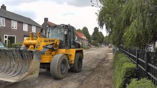 Vervanging riolering  herinrichting Oosterweg Wijchen dl 3 opbreken wegdek [upl. by Berkman]