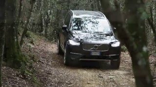 Volvo XC90 OFF ROAD Sospensioni Pneumatiche FourC amp Hill Descent Control [upl. by Ailgna]