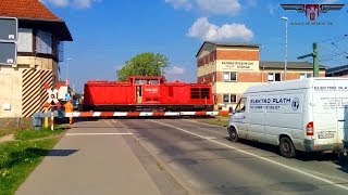 DDRBahnübergang in Wismar  WSSBAnlage mit V 100 Ost [upl. by Farrell15]