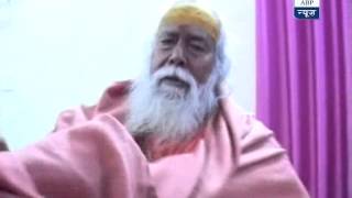 Shankaracharya Swami Swaroopanand slaps reporter on Modi question [upl. by Aneev]