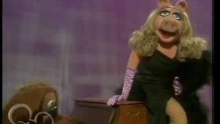 Muppet Show Miss Piggy  Mad about the Frog 318 [upl. by Chris]