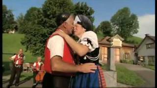 Appenzeller Streichmusik Edelweiss Herisau amp Hierig Tanzpaare  Appenzeller Volkstanz 2005 [upl. by Nrehtak615]