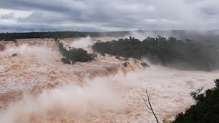 Cataratas do Iguaçu registram vazão 16 vezes maior que o habitual [upl. by Susejedesoj]