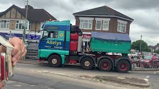 A 70 metre 140 Tonne Abnormal load making its way into New Haw Surrey [upl. by Joane]