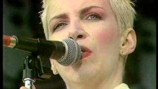 Eurythmics  Sweet Dreams Live 1988 [upl. by Tasiana]