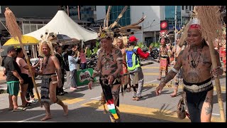 Perarakan Gawai Dayak Sarawak Niti daun 15062024 Semangat walau hujan [upl. by Fasa]