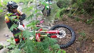 River crossing CARMONA Trail xr200 crf150l rusi kmx125 enduro trailriders [upl. by Erual]