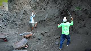 Seeing their cooperation they looked for black sand and dropped the black sand from the cliff [upl. by Brockwell]