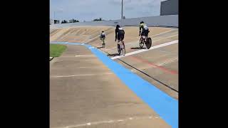 Ciclista cubano CHRIS LUIGI PÉREZ practicando el team sprint con sus compañeros cyclingtrack cuba [upl. by Sutherlan901]