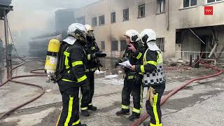 Los BomberosCM seguirán toda la noche trabajando en el incendio declarado en el Polígono Valmor [upl. by Fred]