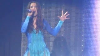 Malú Tour Caos Barcelona Enamorada  Diles  Si estoy loca [upl. by Jordison]