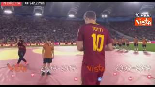 Totti si toglie la fascia di Capitano della Roma e la regala a un bimbo [upl. by Gautious]