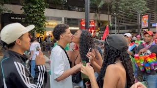 BEIJANDO AS LESBICAS amp ZARALHANDO NA PARADA LGBT BEIJANDO DESCONHECIDAS [upl. by Sivrahc]