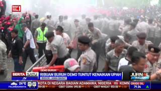 Ribuan Buruh Bogor Bentrok dengan Petugas [upl. by Pittel800]