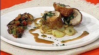 Del Mediterráneo  Pollo relleno de espinacas y almendras pisto papas salteadas y jugo con tomillo [upl. by Ert]