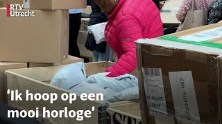 Verloren pakketjes per kilo te koop in Hoog Catharijne  RTV Utrecht [upl. by Buck]