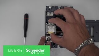 Come inserire la bobina di sgancio nei Compact NSX  Schneider Electric Italia [upl. by Stulin247]