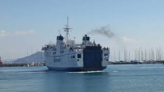 CAREMAR DRIADE  In manovra dormeggio nel porto di Procida  17032024 [upl. by Beaver]