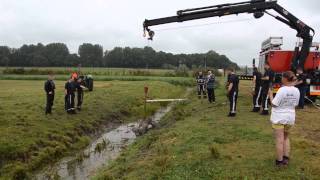 Verkleumd paard uit sloot gered [upl. by Aerua]