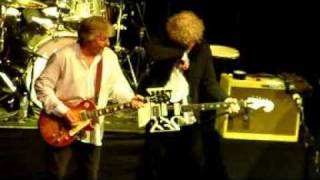 14 Walking with a mountain Mott the hoople complete 1st reunion gig 1st oct 2009 hammersmithmpg [upl. by Hymie]