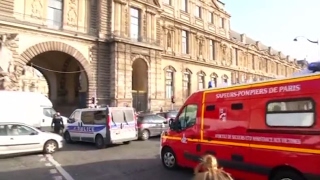 Attaque au musée du Louvre [upl. by Sukram682]